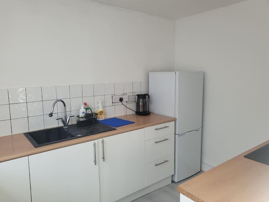 Apartamento 3 Bed House Central Luton London Luton Airport Parking Exterior foto