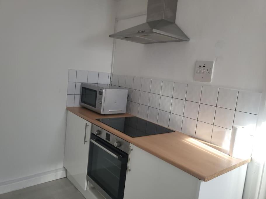 Apartamento 3 Bed House Central Luton London Luton Airport Parking Exterior foto