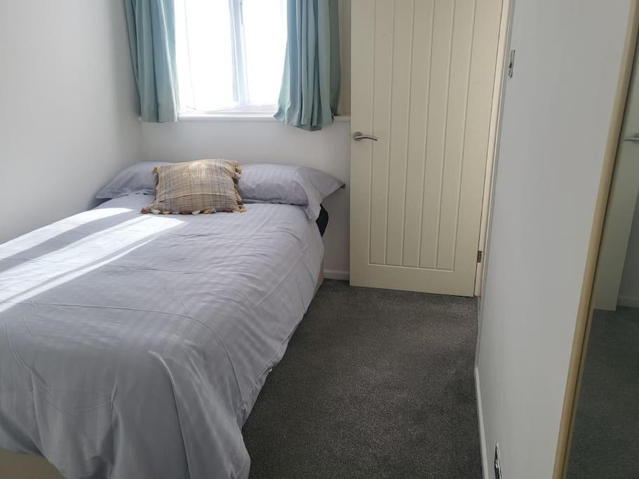 Apartamento 3 Bed House Central Luton London Luton Airport Parking Exterior foto